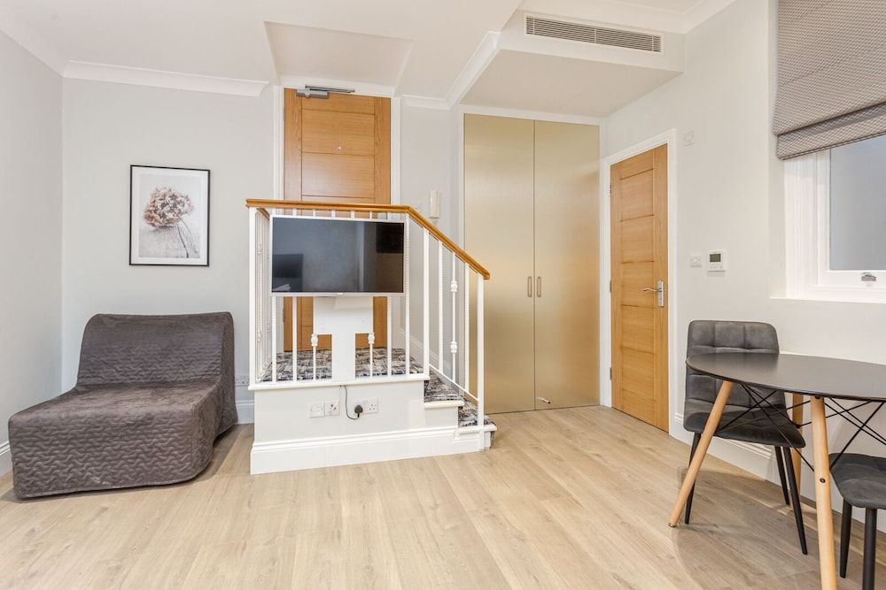 Alexander Apartments Classic Apartment, 1 Double Bed with Sofa bed, Non Smoking 4