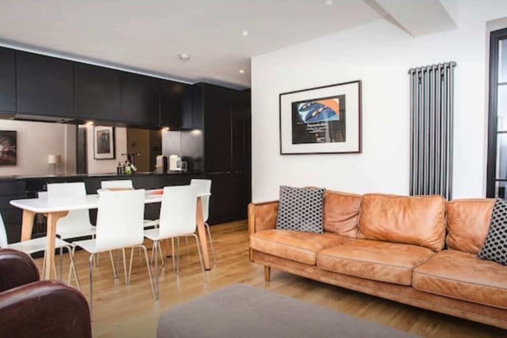 undefined Stylish Newly Refurbished 2 Bedroom Flat With Terrace