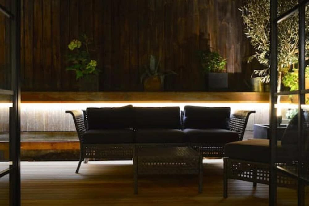 Stylish Newly Refurbished 2 Bedroom Flat With Terrace Apartment (2 Bedrooms) 13