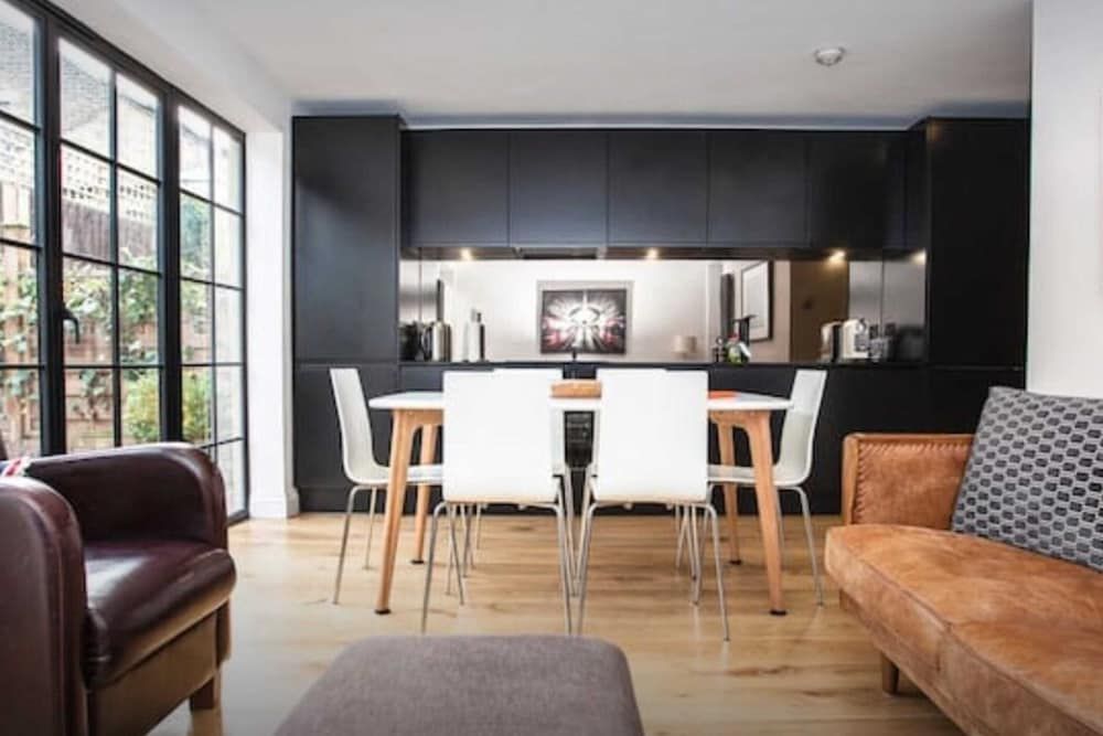 undefined Stylish Newly Refurbished 2 Bedroom Flat With Terrace 8