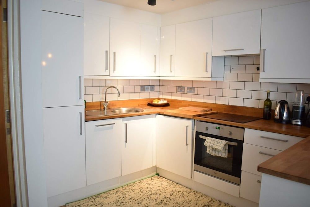 undefined Stylish Cozy Apartment near Trendy Shepherd's Bush 5