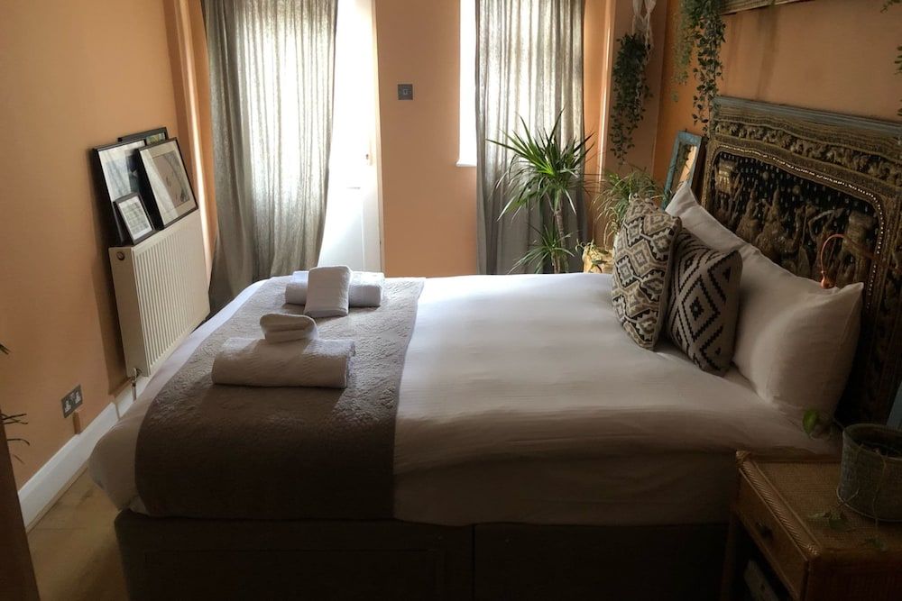 undefined Stylish Cozy Apartment near Trendy Shepherd's Bush 2
