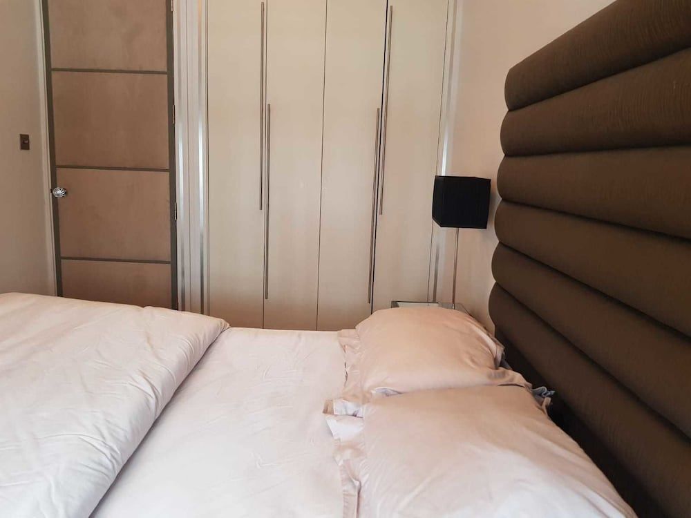 Hans Crescent Apartment City Apartment, 1 Queen Bed, City View 3