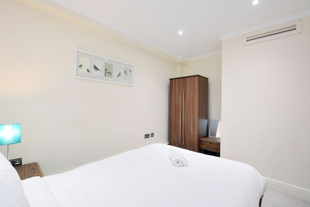 William Mews Townhouse Basic Apartment, 2 Bedrooms, City View 3