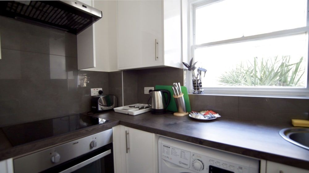 undefined Ifield Road 2