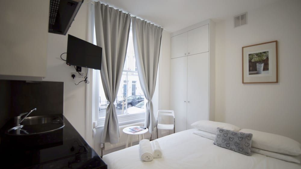 undefined Ifield Road 6