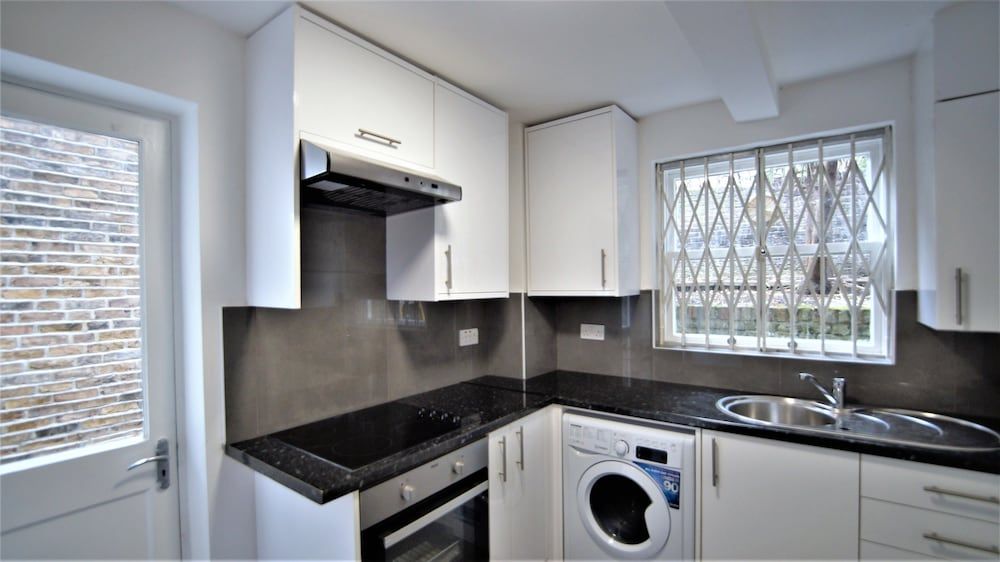 undefined Ifield Road 3