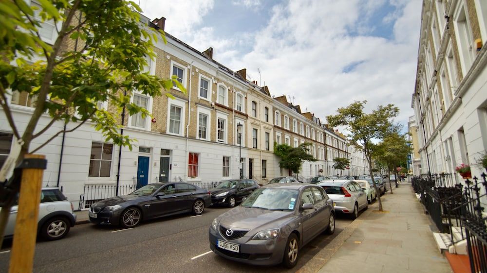 undefined Ifield Road