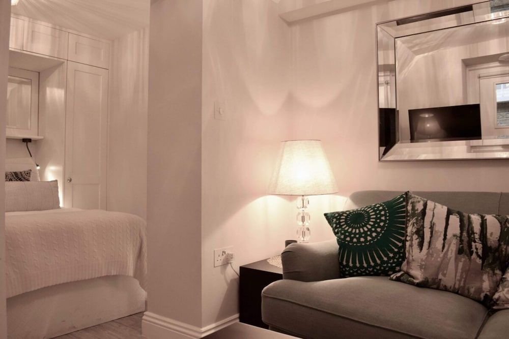 undefined 2 Bedroom Property Near Hyde Park 10