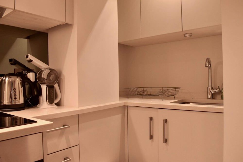 undefined 2 Bedroom Property Near Hyde Park 6