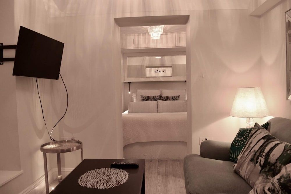 undefined 2 Bedroom Property Near Hyde Park 9