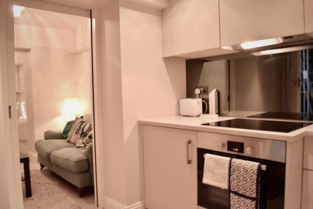 undefined 2 Bedroom Property Near Hyde Park 2