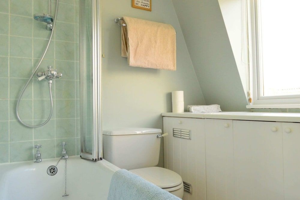 Lovely Top Floor Flat in Leafy Fulham Apartment (1 Bedroom) 11