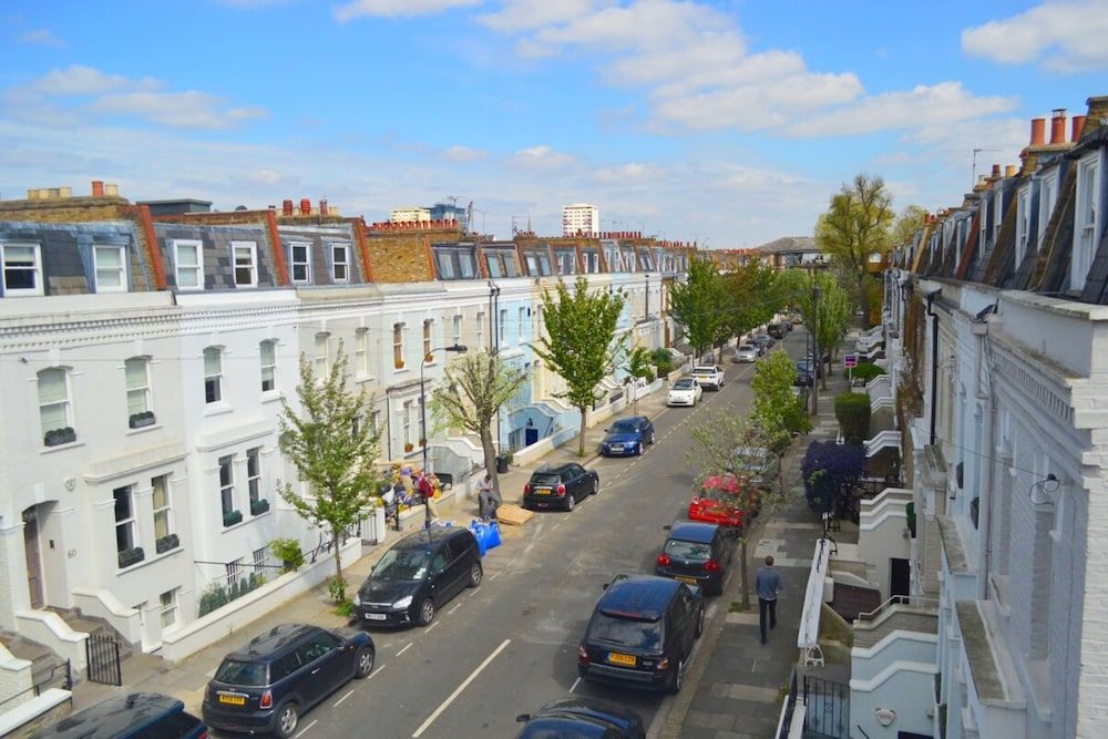 undefined Lovely Top Floor Flat in Leafy Fulham 2