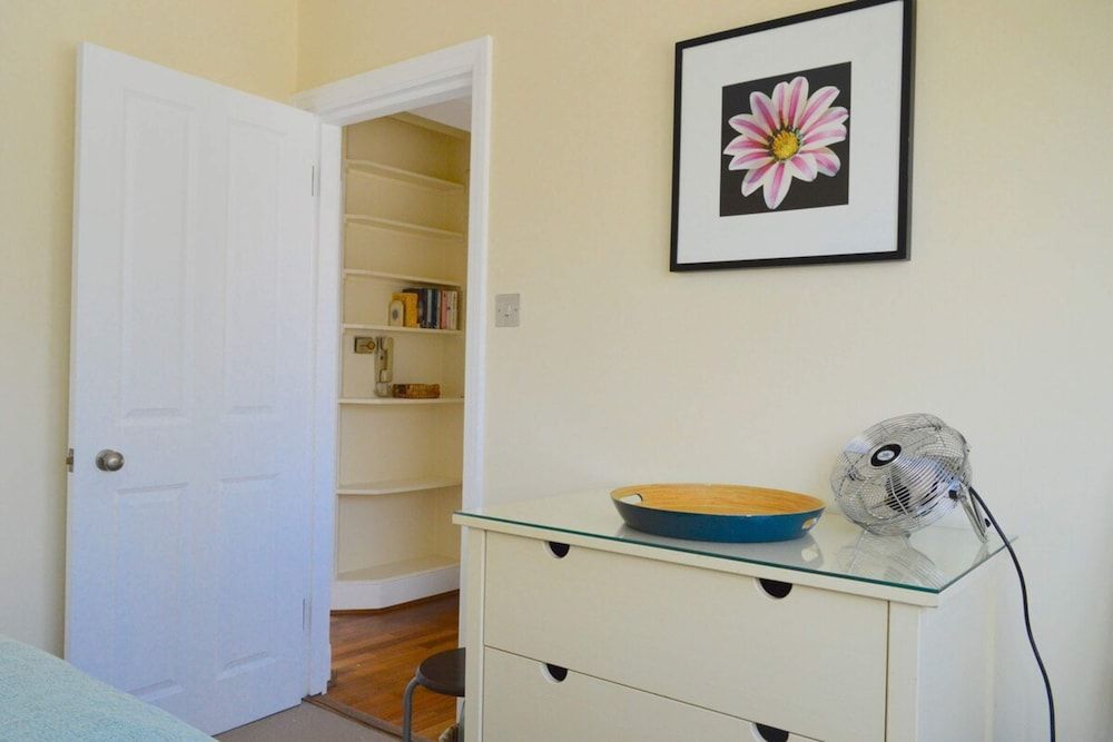 undefined Lovely Top Floor Flat in Leafy Fulham 4