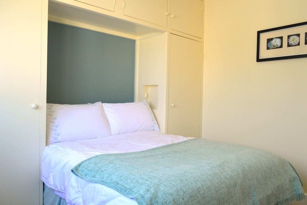 undefined Lovely Top Floor Flat in Leafy Fulham 6