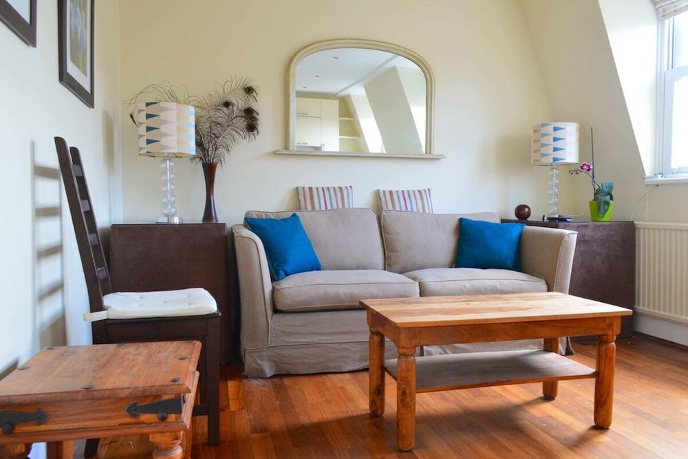 undefined Lovely Top Floor Flat in Leafy Fulham 10
