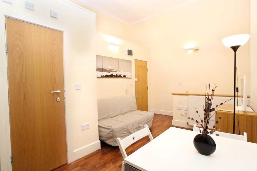 Kensington Comfort Deluxe Apartment, 1 Double Bed with Sofa bed, Non Smoking 33