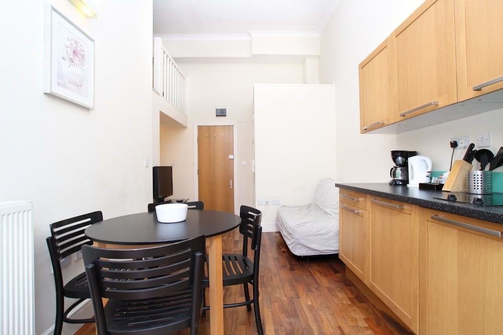 Kensington Comfort Deluxe Apartment, 1 Double Bed with Sofa bed, Non Smoking 25