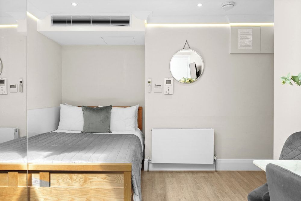 Cleveland Residences Russell Square LG Economy Studio 3