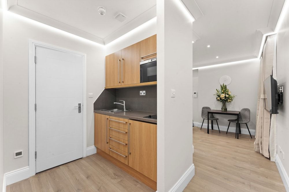 Cleveland Residences Russell Square LG Standard Studio 19