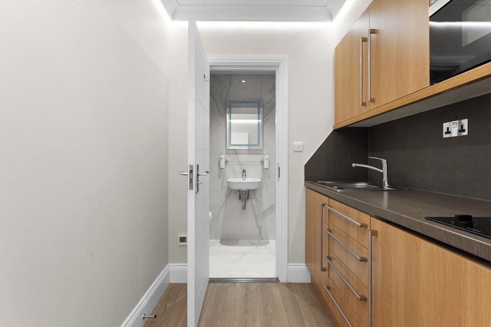 Cleveland Residences Russell Square LG Standard Studio 12