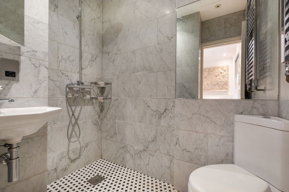 Museum View Luxury Apartment, 2 Bedrooms, Non Smoking, City View 3