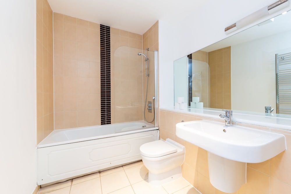 1Bed & 2Beds Apartment in Liverpool St by City Stay Aparts London Comfort Apartment, 2 Bedrooms 4