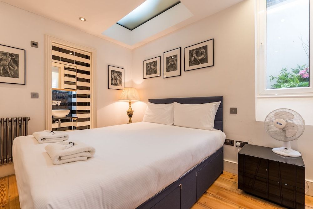 Sherlocks Hidden Home Apartment, 4 Bedrooms, Non Smoking 4