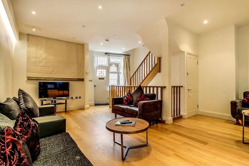 Pont Street Mews Townhouse City Apartment, Multiple Beds, Non Smoking, City View 10