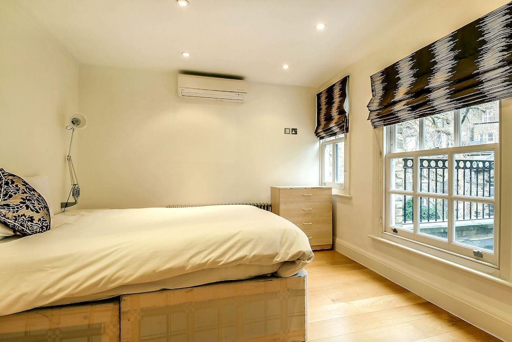 undefined Pont Street Mews Townhouse 5