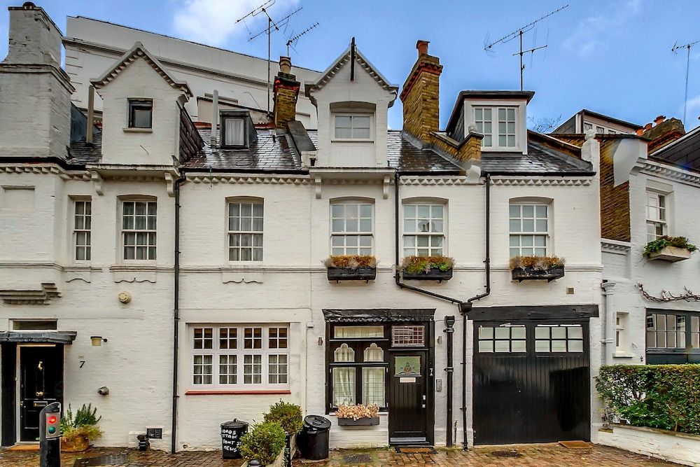 undefined Pont Street Mews Townhouse 2