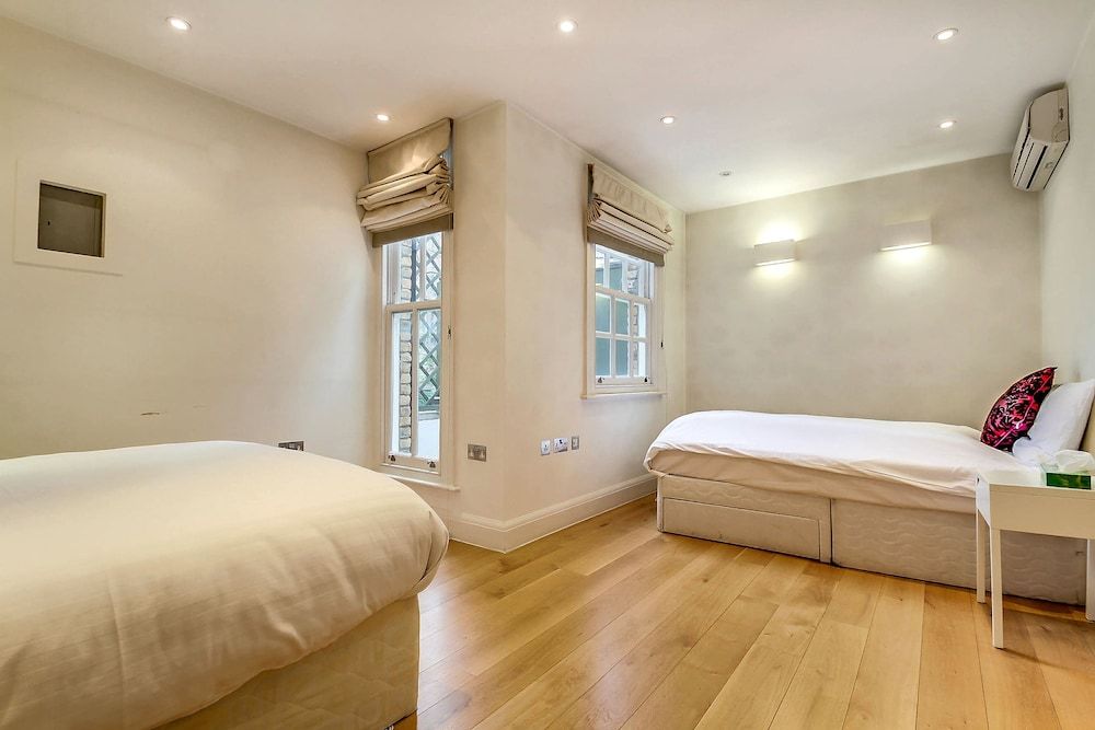 undefined Pont Street Mews Townhouse 7