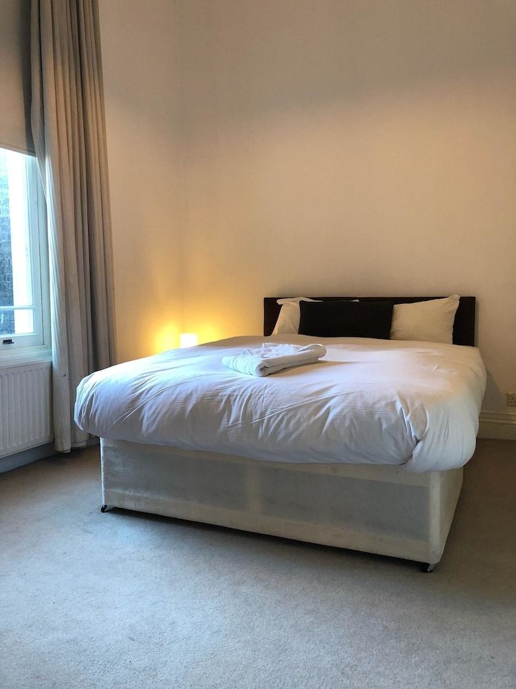 undefined 15 Beaufort Gardens Apartments 10