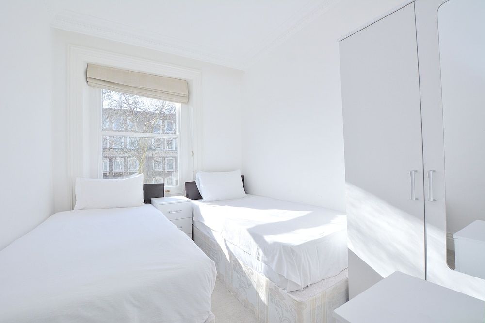 undefined 15 Beaufort Gardens Apartments 6