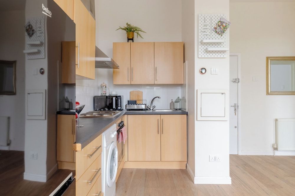 undefined Bright 1 Bed Flat in West Hampstead With Balcony 7