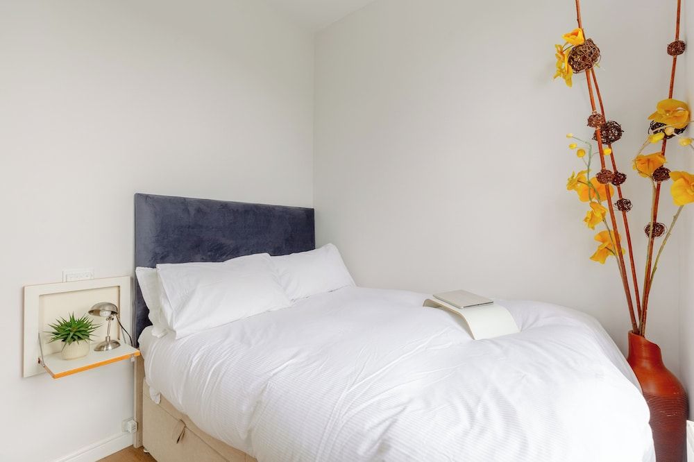 undefined Bright 1 Bed Flat in West Hampstead With Balcony 5