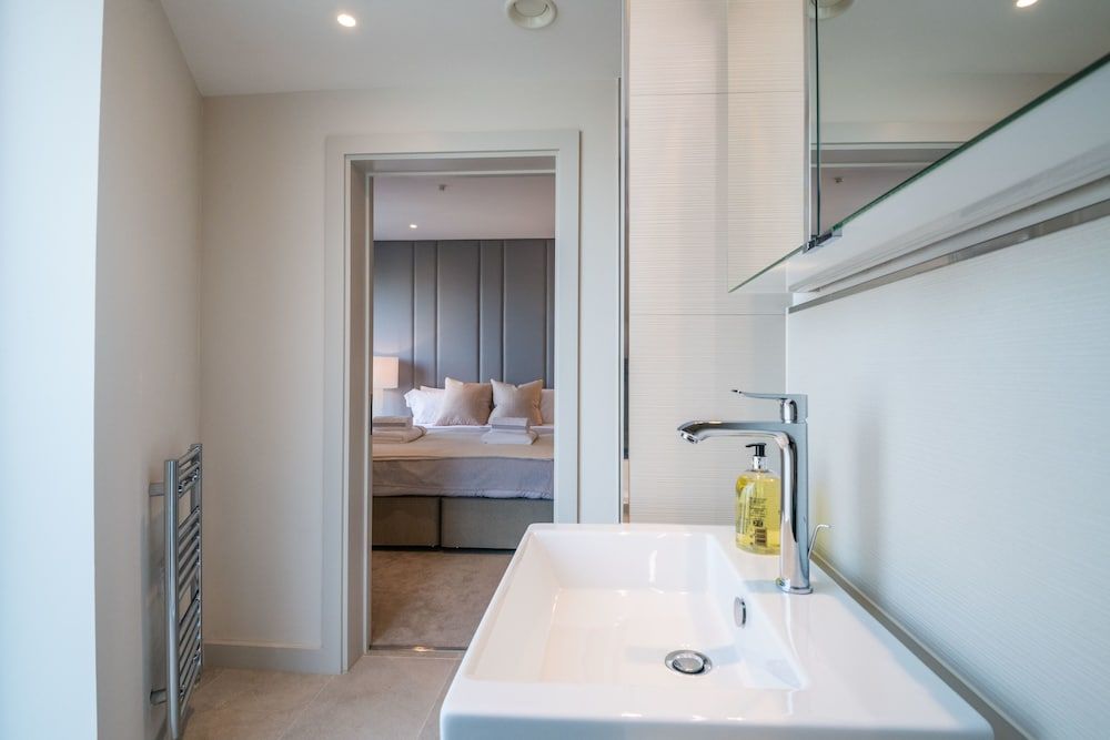 Luxurious Victoria Home by the Apollo Theatre Apartment (3 Bedrooms) 32