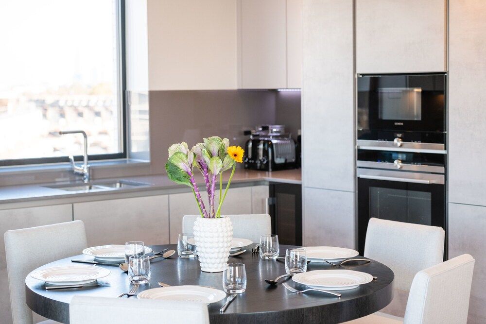 Luxurious Victoria Home by the Apollo Theatre Apartment (3 Bedrooms) 22