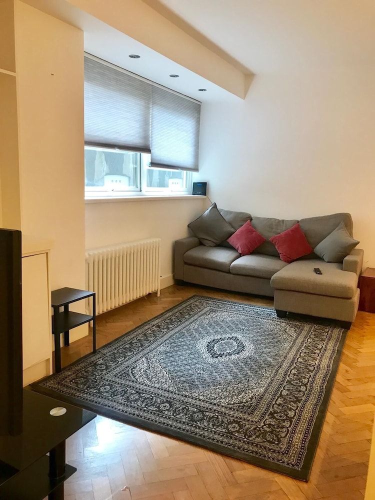 undefined Clarendon Place Apartment 8