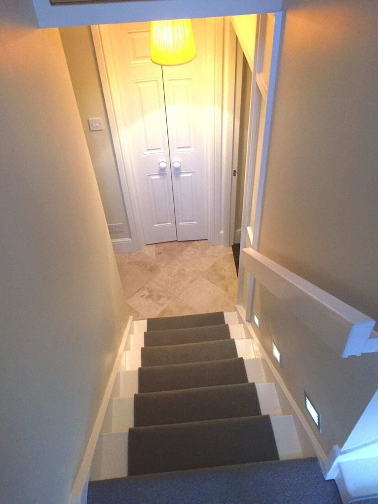 undefined Lovely 2 Bedroom on the Corner of Portobello Road