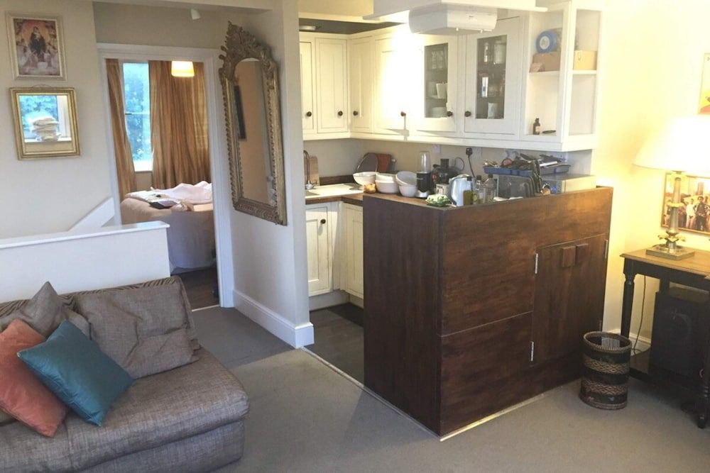 undefined Lovely 2 Bedroom on the Corner of Portobello Road 9