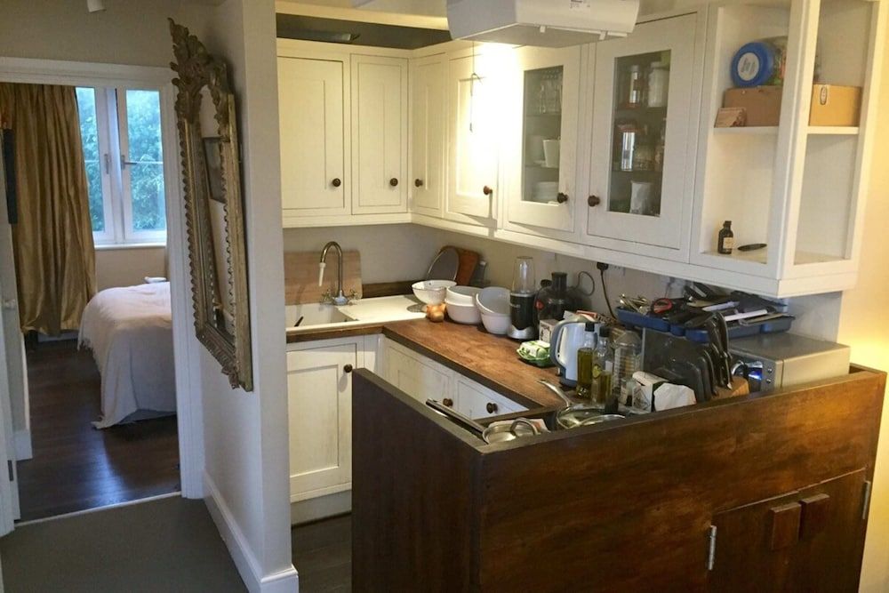 undefined Lovely 2 Bedroom on the Corner of Portobello Road 8