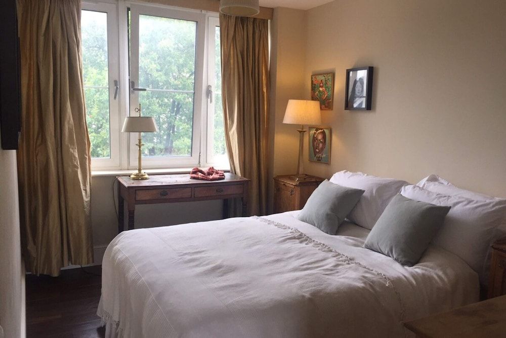 undefined Lovely 2 Bedroom on the Corner of Portobello Road 4