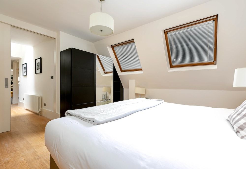 undefined D'Arblay Street 6