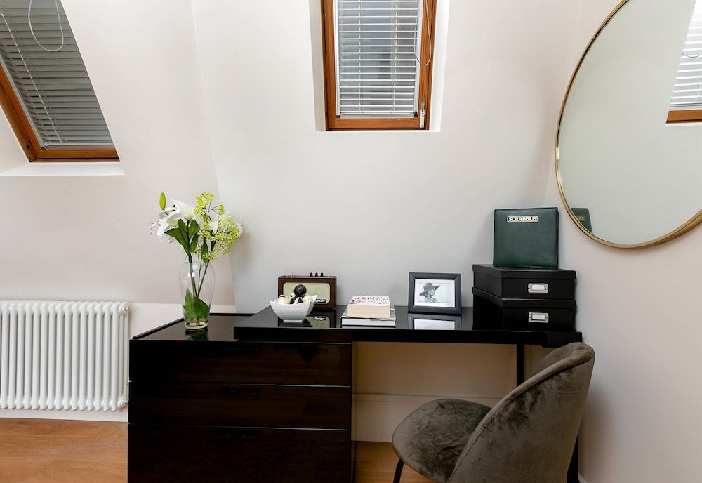 undefined D'Arblay Street 10