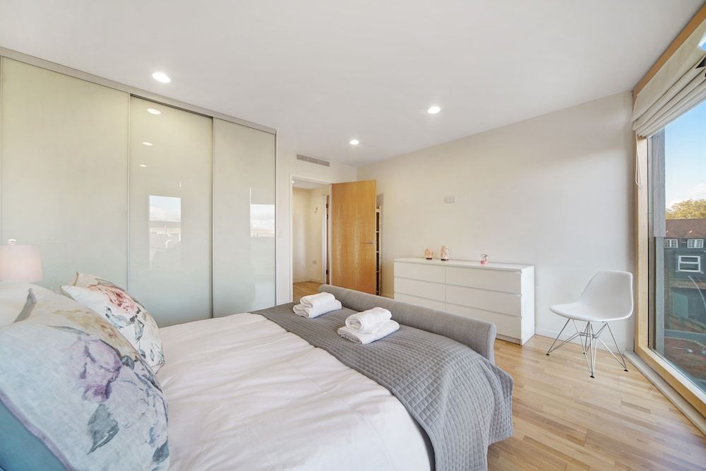 1 Bedroom Stylish Apartment near Regents Park FREE WIFI & AIRCON by City Stay Aparts London Superior Apartment 3
