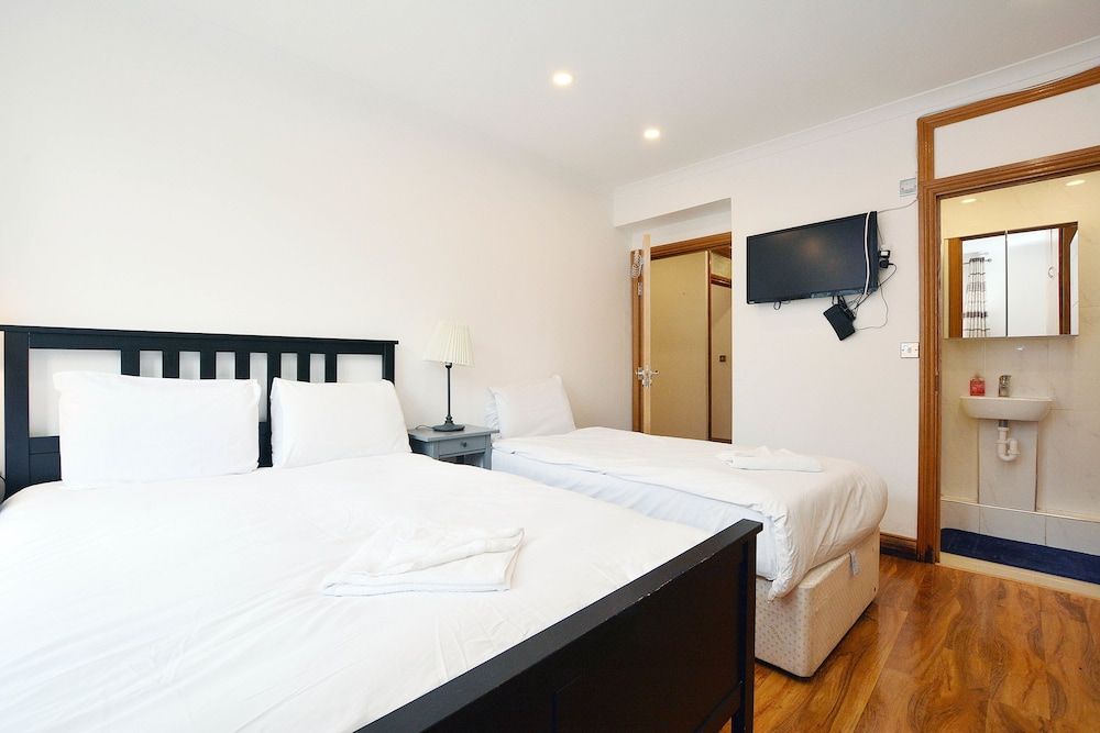 undefined Forset Court Apartments 10