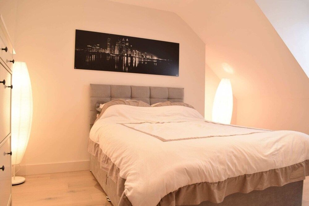 undefined Stylish 2 Bed Apartment in West Hampstead 10