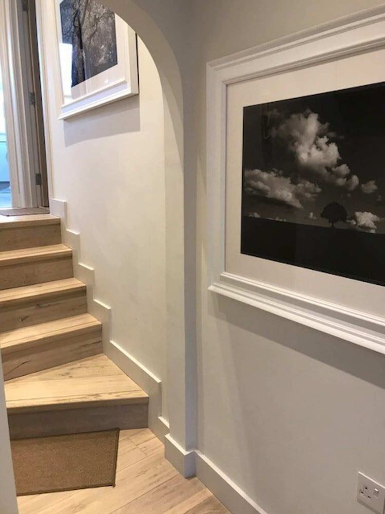 undefined Stylish 2 Bed Apartment in West Hampstead 6